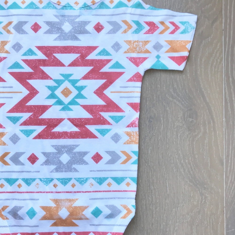 NEW Laughing Giraffe Printed Bodysuit - Picture 2 of 8